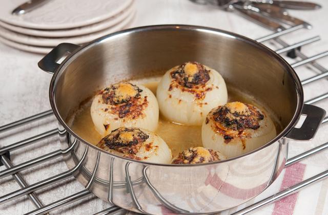 Oignons des Cévennes farcis au veau, épinards et parmesan - Photo par maminae