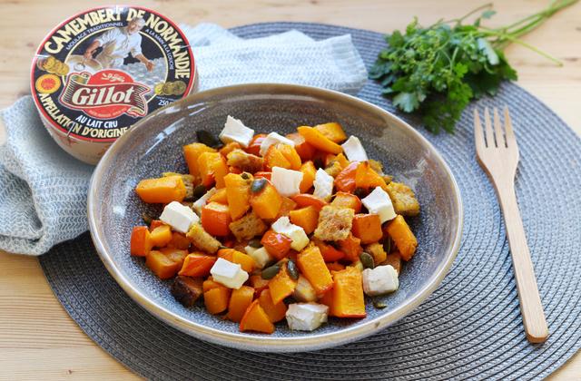 Salade de potimarron rôti, graines de courge, croûtons maison et camembert - Photo par Silvia Santucci