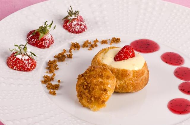 Chou aux fraises, cremeux vanille poivre - Photo par Mamina