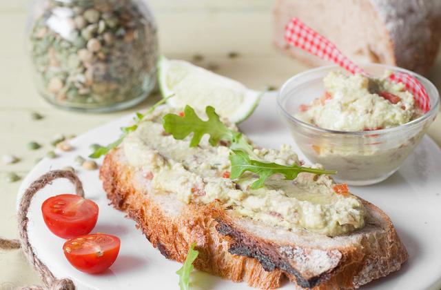 Tartine de pois-camole et citron vert (pois cassés) - Photo par Fédération nationale des Légumes Secs