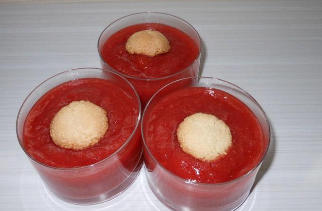 Compote pommes fraises et macarons minute - claireFwC