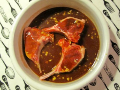 Des cotes d'agneau pour une cuisson rapide et du coca-cola pourquoi pas ! - Photo par 750g