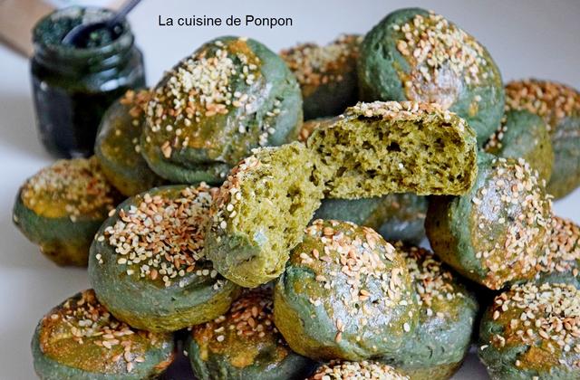 Petits pains au pesto de pissenlit et spiruline - Photo par Ponpon