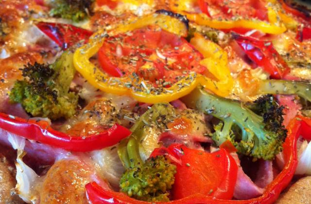 Pizza multicolore ! Brocolis, Jambon et Mozzarella - Photo par wonderalice