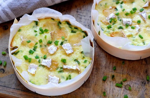 Quiche sans pâte aux courgettes et camembert dans sa boite - Photo par Silvia Santucci
