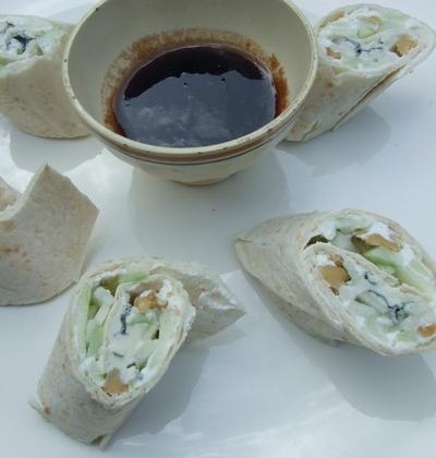 Wraps Roquefort Papillon, noix et pomme verte et sa vinaigrette au vin de noix - Photo par laurencea