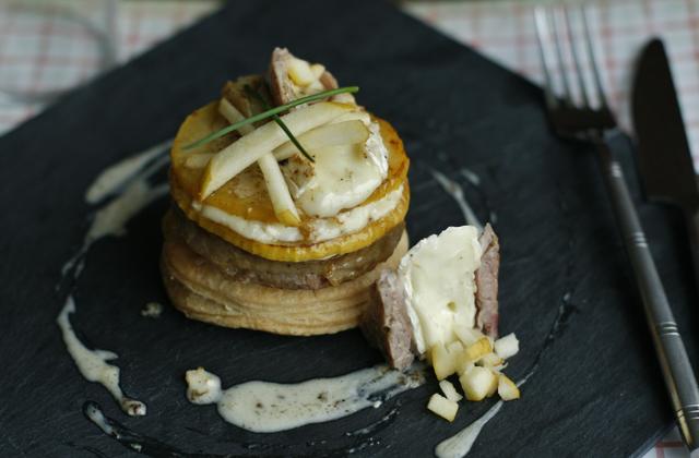 Mille-feuille Le Rustique : Brie, Pommes et Andouillettes - Photo par Quiveutdufromage.com