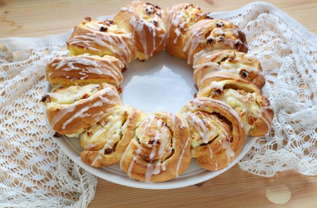 Couronne de Noël en brioche - Photo par Silvia Santucci
