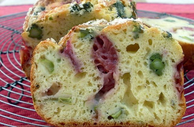 Cake aux fraises et aux asperges vertes - Photo par irisdelabeaume