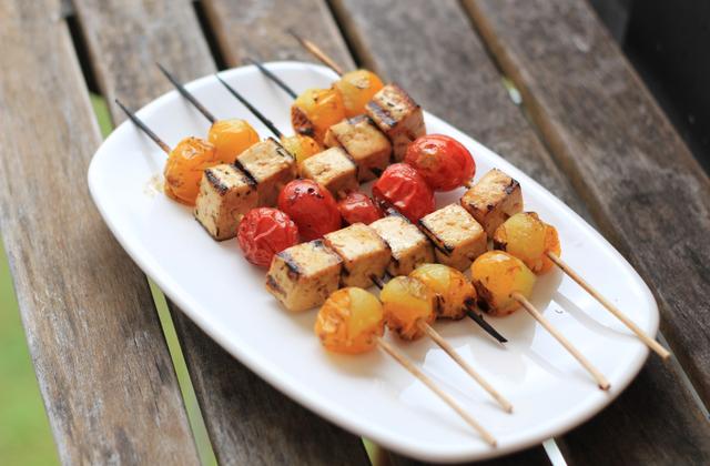 Brochettes tomates cerise & tofu - Photo par 750g