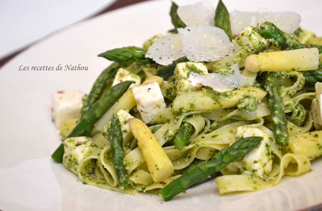 Tagliatelle aux asperges et à la feta, pesto de roquette et noix - Photo par Communauté 750g