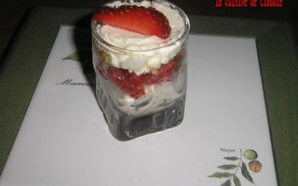 Cheesecake aux fraises en verrine - Photo par claudiLM
