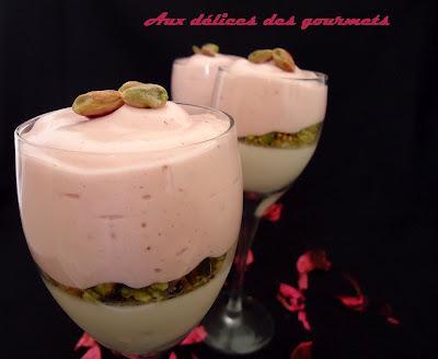Panna cotta au chocolat blanc, chiboust à la fraise et à la pistache - Photo par fimere2