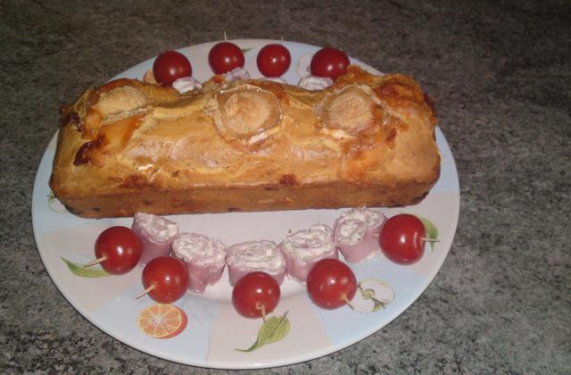Cake chèvre lardon et pique de jambon tartare - Photo par ninidh