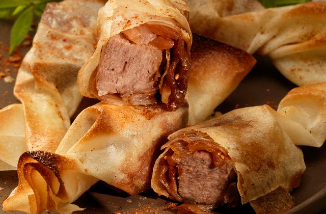 Dés de langue de bœuf et échalotes confites en feuille de brick - Photo par Les produits tripiers