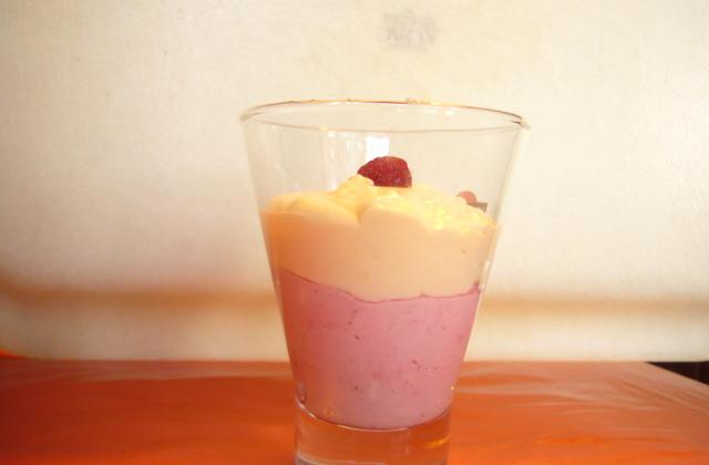 Cremeux framboise et mousse chocolat blanc - Photo par Nattycuisine