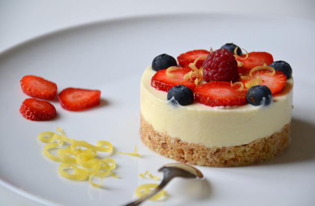 Cheesecake au citron, à la bergamote et aux fruits rouges (sans cuisson) - Photo par Les recettes de Juliette