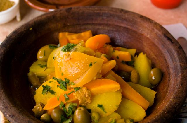 Tajine de poulet aux pommes de terre et olives vertes - Photo par Chef Damien