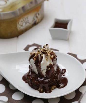 Recette Brownie Aux Noix Creme Glacee Carte D Or Facon Glacier Saveur Dame Blanche Sauce Chocolat 750g