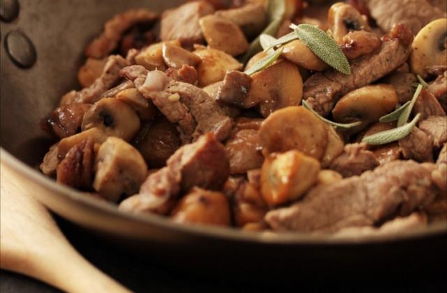 Sauté d'agneau aux champignons et aux marrons - Photo par ademay