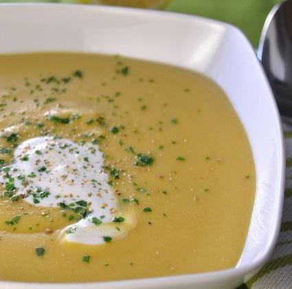 Soupe de nos montagnes : lentilles du Puy, comté et saucisse de Morteau - Photo par Milartist