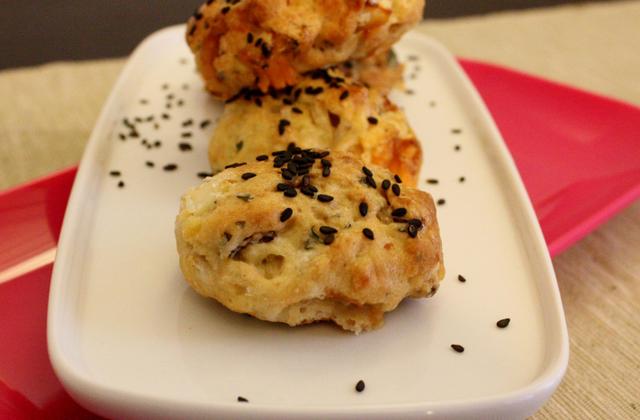 Scones Au roquefort Papillon, noisettes grillées et sésame - Photo par Bollywood Kitchen