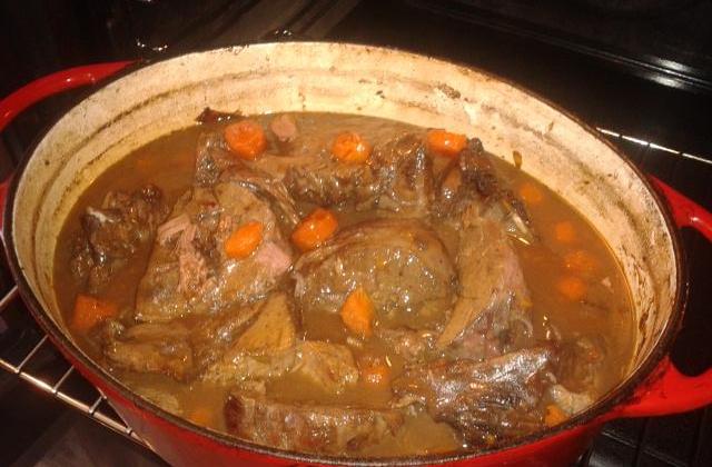 Cuissot de cerf braisé laqué aux herbes du jardin - Photo par Chef Christophe
