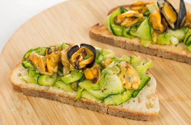 Bruschetta aux moules et aux courgettes - Marie-Rose Dominguès