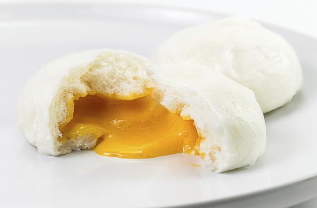 Liu Sha Bao ou petits buns vapeur garnis de crème aux œufs - Photo par Bérengère