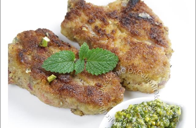 Côtelettes d'agneau panées et pesto menthe pistache - Photo par okcebo