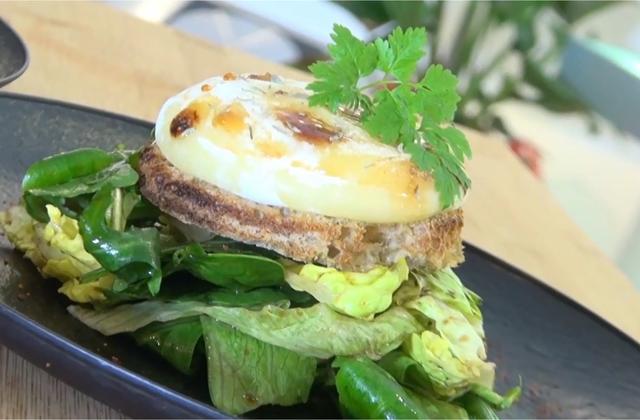 Salade mélangée et tartine de chèvre chaud - Photo par Chef Christophe
