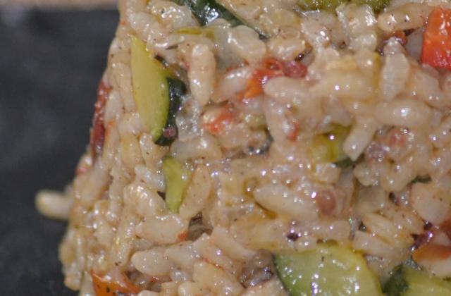 Risotto aux courgettes, poivrons grillés et tomates séchées - Photo par FadilaB