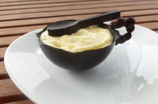 Le petit déjeuner est servi ! (coque chocolat noir et sa mousse chocolatblanc/noix de coco) - Photo par verobeJ