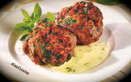 Boulettes de viande hachée aux épinards, sauce fromage basilic - Photo par PSCHMITT
