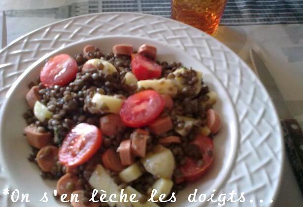Salade de lentilles, saucisses, tomates, emmental - Photo par pepitavignon
