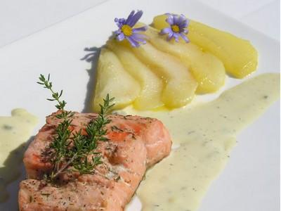 Saumon à la poire, sauce Roquefort Papillon - Photo par latabledepenelope
