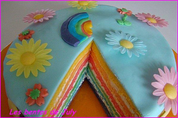 Rainbow cake à la mousse de chocolat blanc - Photo par julybentos