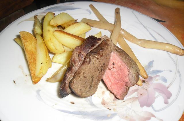 Pavé de bœuf, potatoes maison et asperge glacé - Photo par Invité