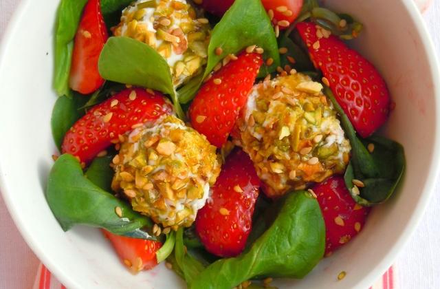 Salade de fraises au fromage frais et pistaches - Photo par poupou5