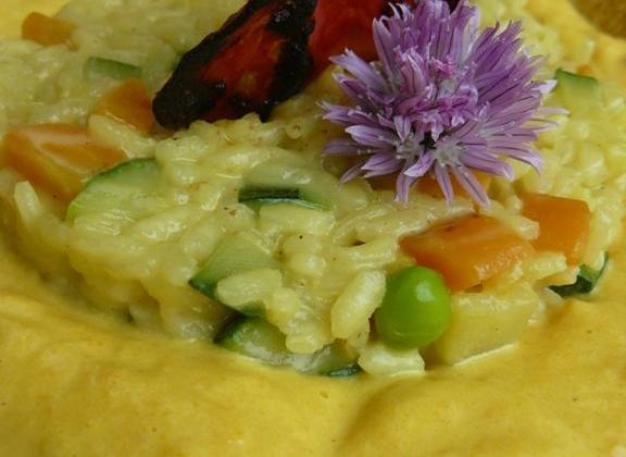 Risotto printanier sur une crème de carottes au curcuma - Photo par cympor