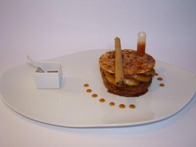 Tarte aux pommes caramélisées vanille Bourbon, noix et cidre, crème de mascarone confiture de lait, tuile de nougatine et caramel à la fleur de sel - Photo par Sandrine Baumann