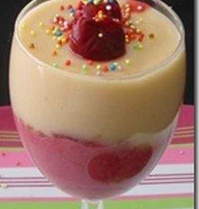 Créme anglaise cachant une mousse de cerise Griotte - Photo par yasminQM
