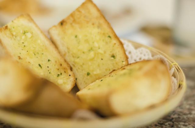Garlic bread sans herbes - phroye