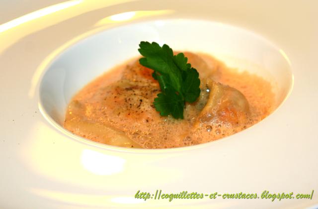 Raviole de langoustine et sa bisque émulsionnée... - Photo par Cédric de Coquillettes et Crustacés