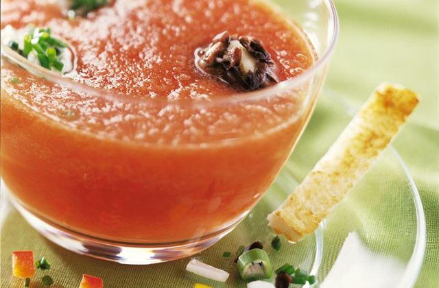 Une délicieuse soupe froide et savoureuse pour les apéros et repas d"été ! - Photo par Fromages de Chèvre