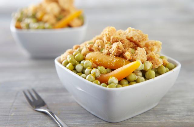 Crumble de parmesan de petits pois carottes au curry - Photo par Cassegrain