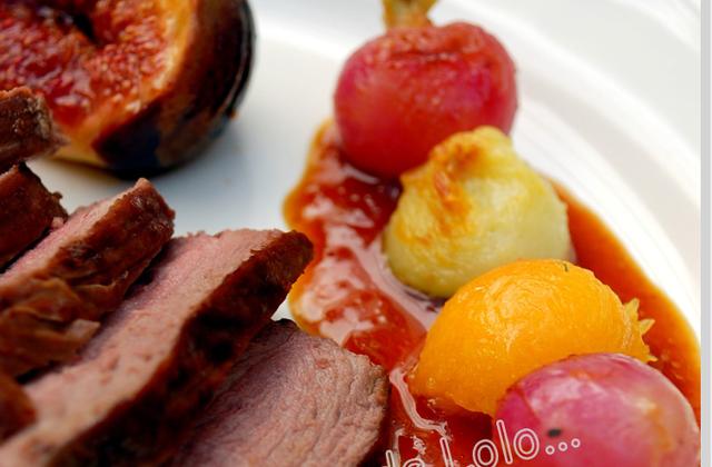 Magret de canard et sa réduction de bouillon à l'orange, gingembre et amaretto et légumes d'été indien... - Photo par lapopotedelolo