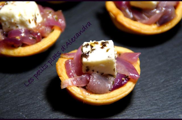 Tartelette à l'oignon rouge et feta - Photo par lespethQ