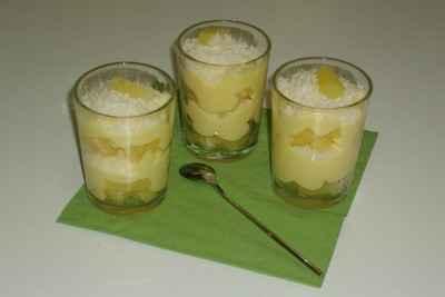 Verrines aux ananas avec pudding vanille et noix de coco râpée - karellY