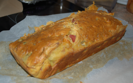 Cake aux dés de jambon et olives - Photo par virgsa